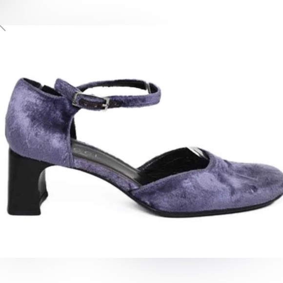 Gucci Light Purple Velvet Ankle Strap Block Heels size 36 C with Dustbag - Picture 1 of 7